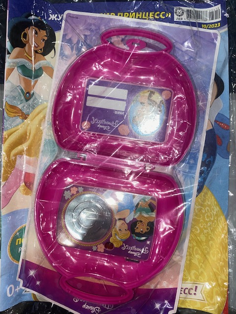 Мир Принцесс  + подарок  10*23  Игрушка в форме фотоаппарата (без функционала) с идендификационной карточкой в коробочке-чемоданчике